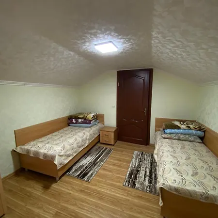 біля санаторію сонячне закарпаття