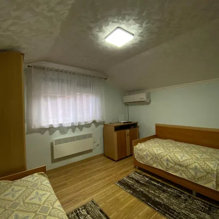 біля санаторію сонячне закарпаття Apartment Polyana (Transcarpathia)