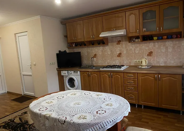 公寓 біля санаторію сонячне закарпаття 波利亚纳